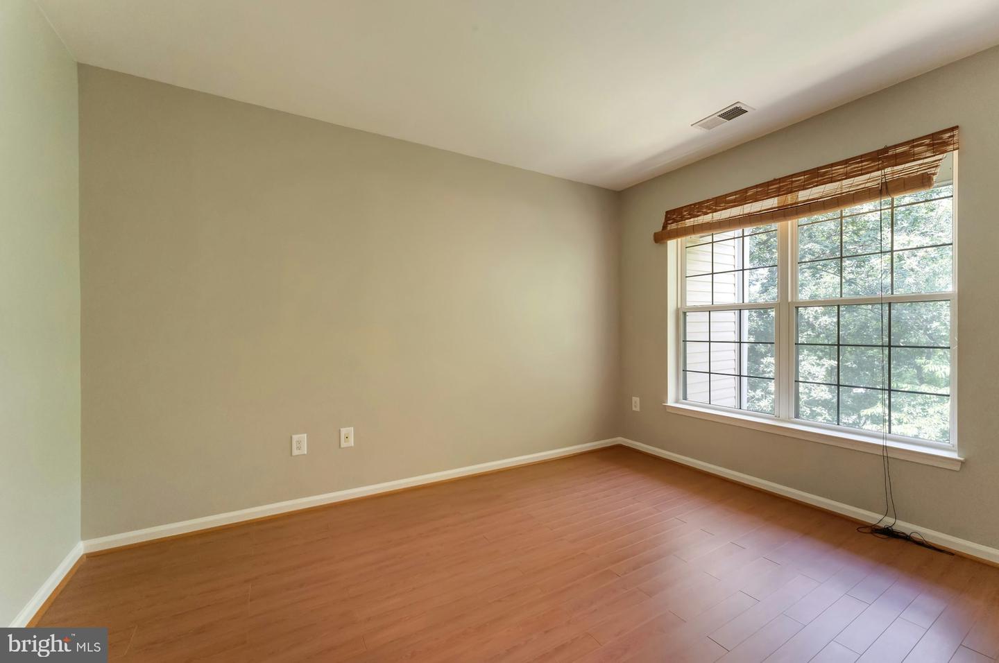 20933 CEDARPOST SQ #303, ASHBURN, Virginia 20147, 2 Bedrooms Bedrooms, ,2 BathroomsBathrooms,Residential,For sale,20933 CEDARPOST SQ #303,VALO2101006 MLS # VALO2101006