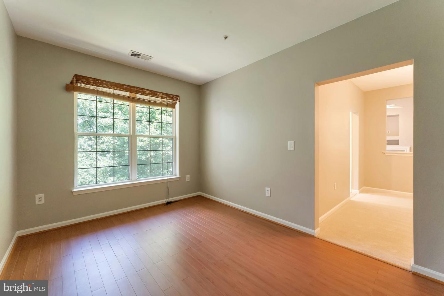 20933 CEDARPOST SQ #303, ASHBURN, Virginia 20147, 2 Bedrooms Bedrooms, ,2 BathroomsBathrooms,Residential,For sale,20933 CEDARPOST SQ #303,VALO2101006 MLS # VALO2101006