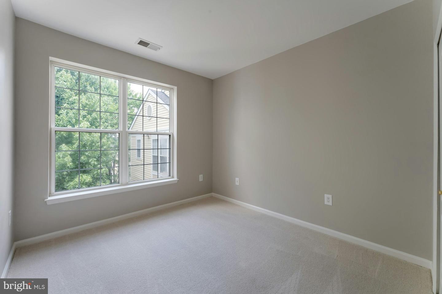 20933 CEDARPOST SQ #303, ASHBURN, Virginia 20147, 2 Bedrooms Bedrooms, ,2 BathroomsBathrooms,Residential,For sale,20933 CEDARPOST SQ #303,VALO2101006 MLS # VALO2101006