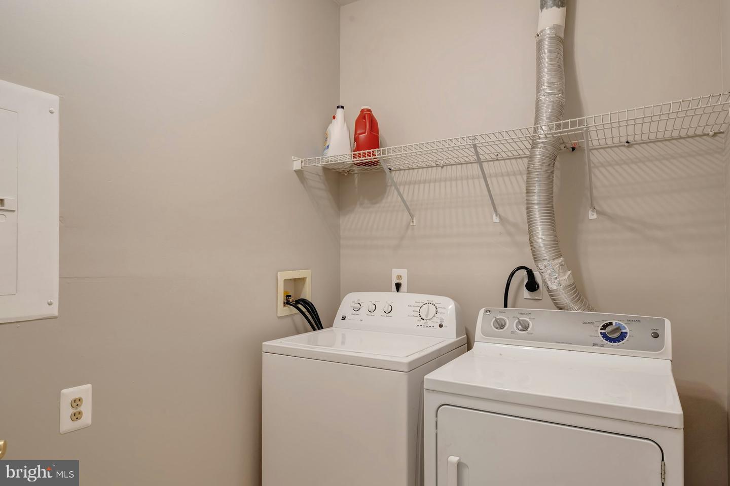 20933 CEDARPOST SQ #303, ASHBURN, Virginia 20147, 2 Bedrooms Bedrooms, ,2 BathroomsBathrooms,Residential,For sale,20933 CEDARPOST SQ #303,VALO2101006 MLS # VALO2101006