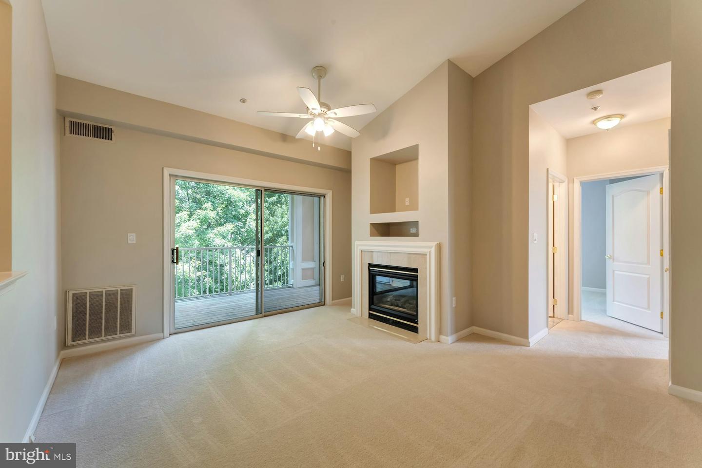 20933 CEDARPOST SQ #303, ASHBURN, Virginia 20147, 2 Bedrooms Bedrooms, ,2 BathroomsBathrooms,Residential,For sale,20933 CEDARPOST SQ #303,VALO2101006 MLS # VALO2101006