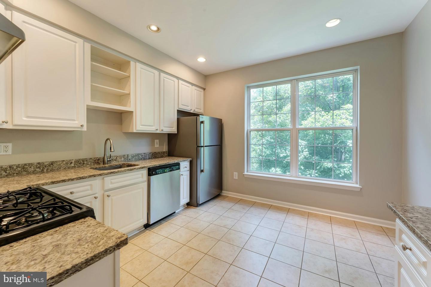 20933 CEDARPOST SQ #303, ASHBURN, Virginia 20147, 2 Bedrooms Bedrooms, ,2 BathroomsBathrooms,Residential,For sale,20933 CEDARPOST SQ #303,VALO2101006 MLS # VALO2101006