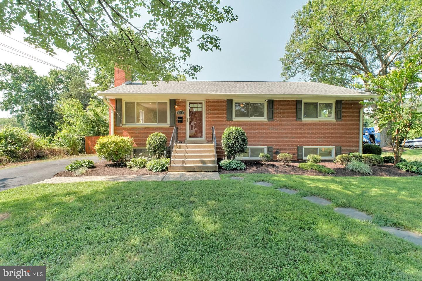 7705 ROYSTON ST, ANNANDALE, Virginia 22003, 5 Bedrooms Bedrooms, ,3 BathroomsBathrooms,Residential,For sale,7705 ROYSTON ST,VAFX2253084 MLS # VAFX2253084