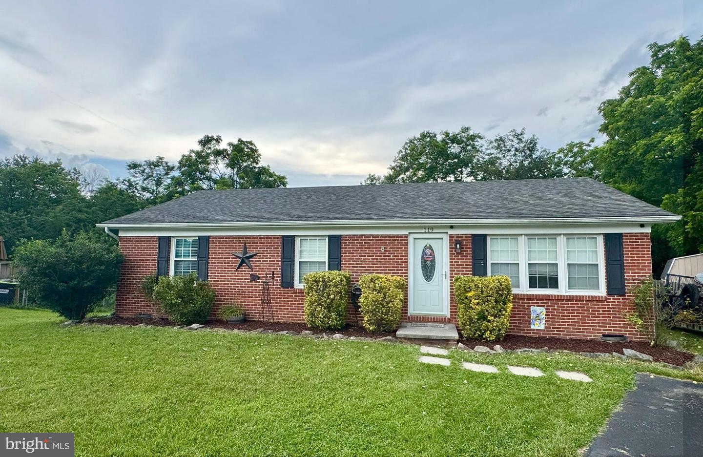 119 SUMMER LAKE DR, STEPHENS CITY, Virginia 22655, 3 Bedrooms Bedrooms, ,2 BathroomsBathrooms,Residential,For sale,119 SUMMER LAKE DR,VAFV2035234 MLS # VAFV2035234