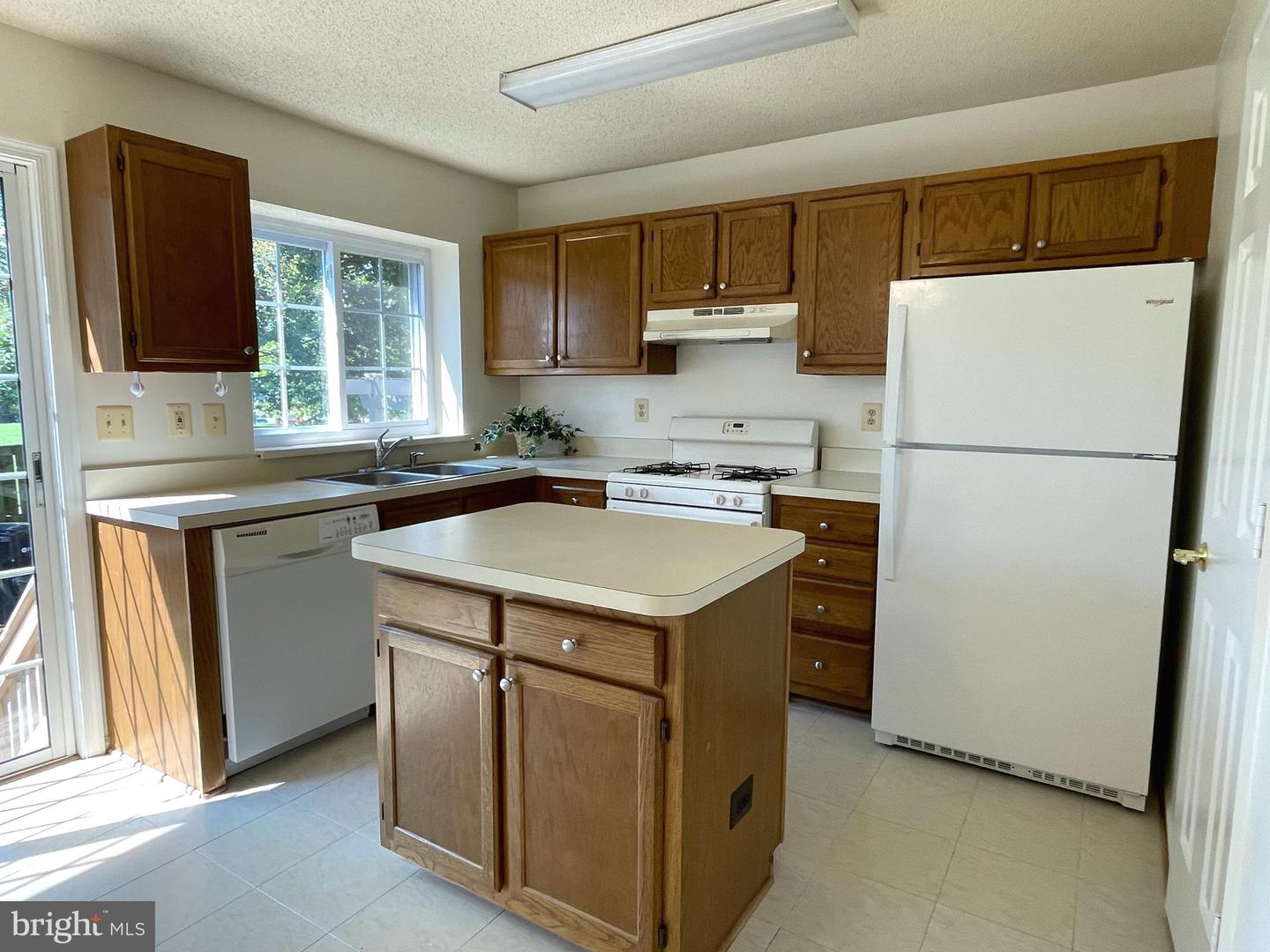 6645 MORNING VIEW CT, ALEXANDRIA, Virginia 22315, 3 Bedrooms Bedrooms, ,1 BathroomBathrooms,Residential,For sale,6645 MORNING VIEW CT,VAFX2253198 MLS # VAFX2253198