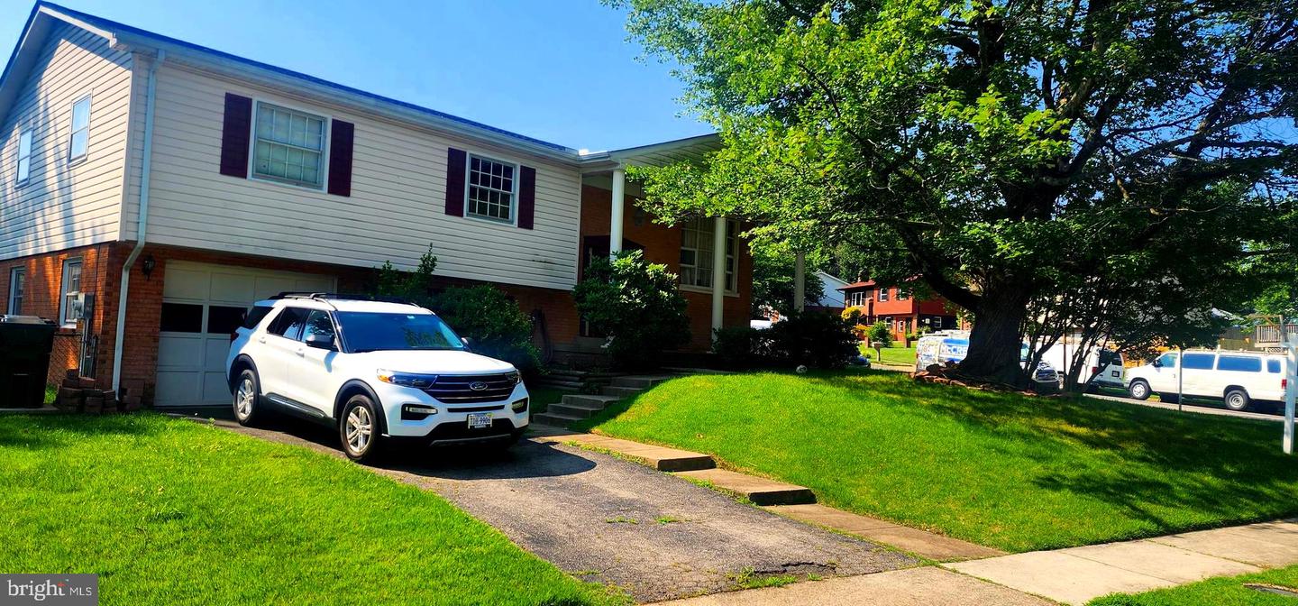 4811 KIRKDALE DR, WOODBRIDGE, Virginia 22193, 5 Bedrooms Bedrooms, ,3 BathroomsBathrooms,Residential,For sale,4811 KIRKDALE DR,VAPW2098534 MLS # VAPW2098534