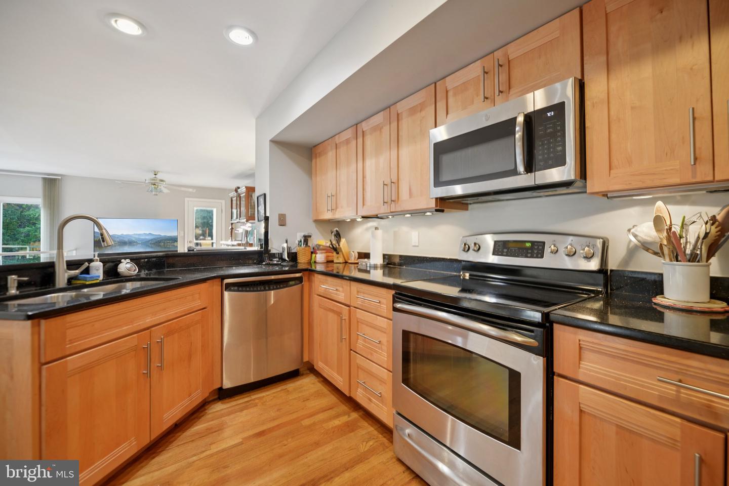 1975 LAKEPORT WAY, RESTON, Virginia 20191, 3 Bedrooms Bedrooms, ,3 BathroomsBathrooms,Residential,For sale,1975 LAKEPORT WAY,VAFX2253994 MLS # VAFX2253994