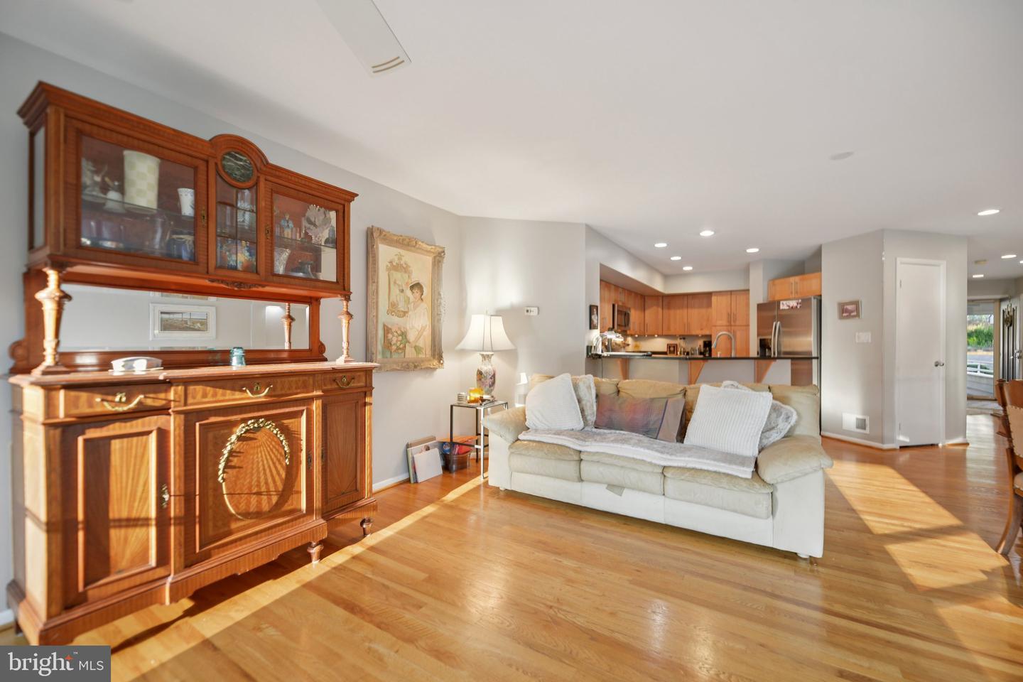 1975 LAKEPORT WAY, RESTON, Virginia 20191, 3 Bedrooms Bedrooms, ,3 BathroomsBathrooms,Residential,For sale,1975 LAKEPORT WAY,VAFX2253994 MLS # VAFX2253994