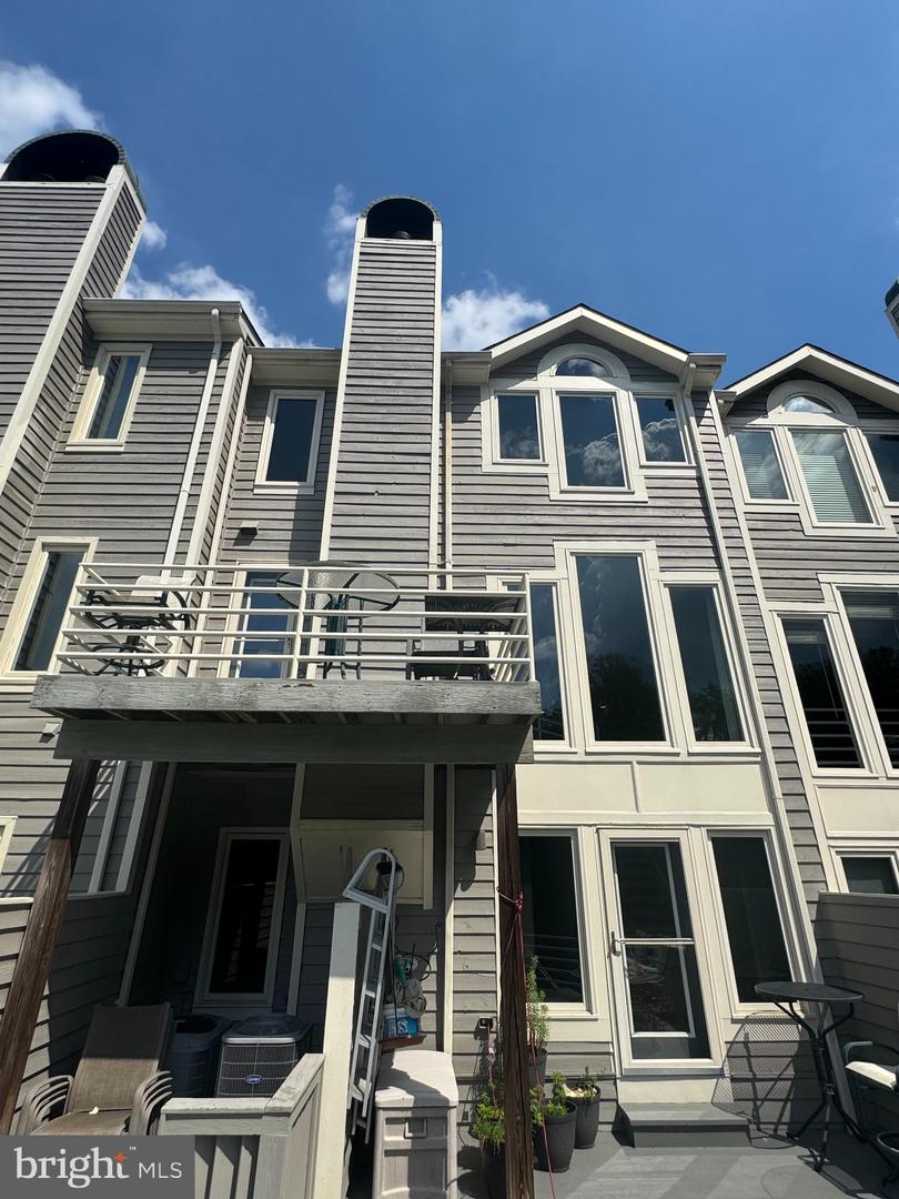 1975 LAKEPORT WAY, RESTON, Virginia 20191, 3 Bedrooms Bedrooms, ,3 BathroomsBathrooms,Residential,For sale,1975 LAKEPORT WAY,VAFX2253994 MLS # VAFX2253994