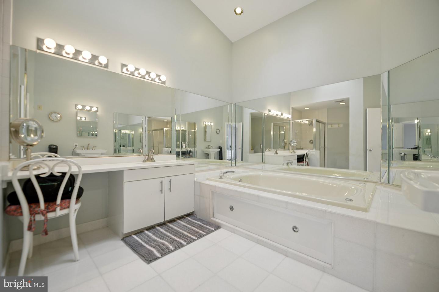 1975 LAKEPORT WAY, RESTON, Virginia 20191, 3 Bedrooms Bedrooms, ,3 BathroomsBathrooms,Residential,For sale,1975 LAKEPORT WAY,VAFX2253994 MLS # VAFX2253994