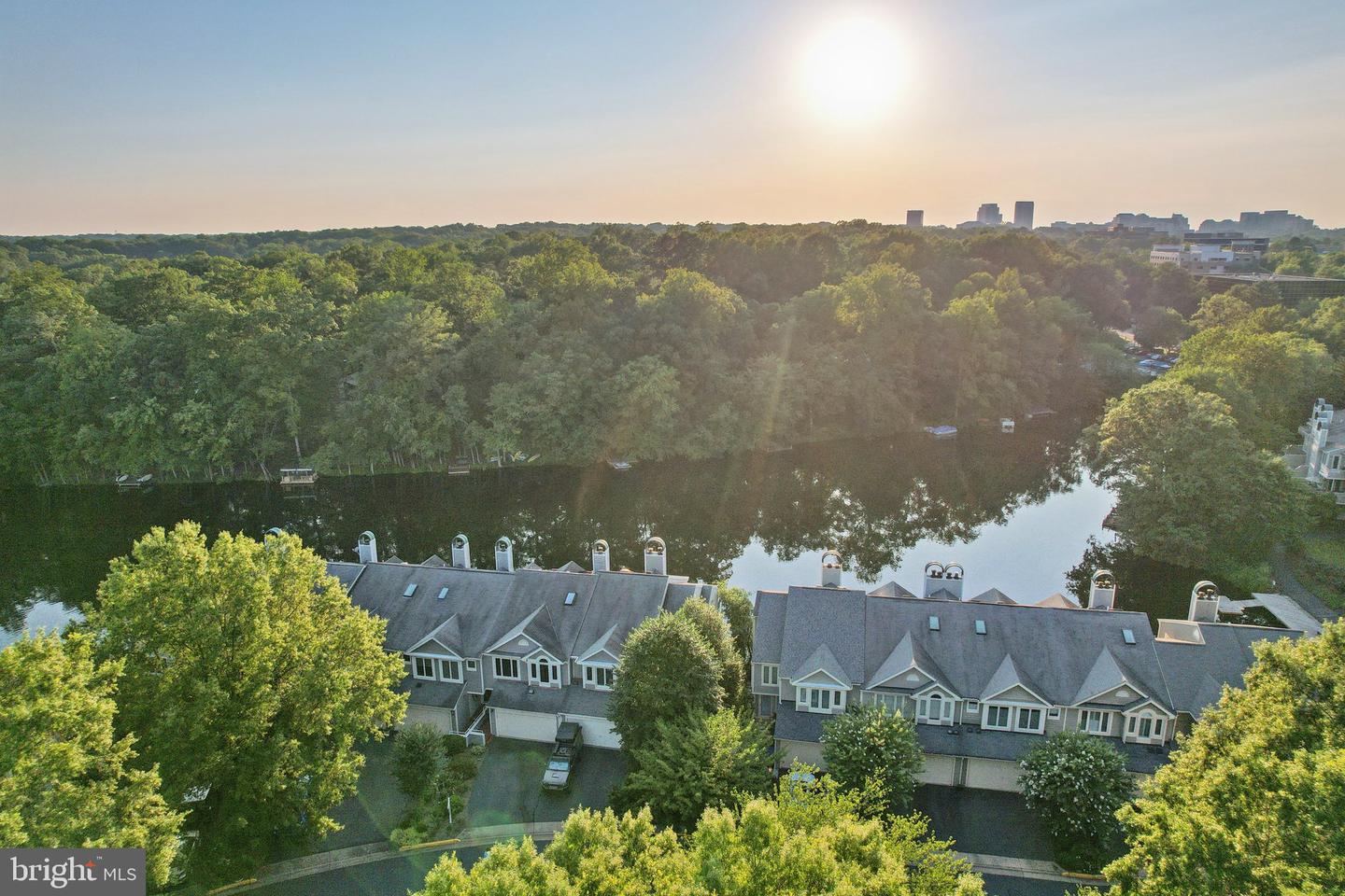 1975 LAKEPORT WAY, RESTON, Virginia 20191, 3 Bedrooms Bedrooms, ,3 BathroomsBathrooms,Residential,For sale,1975 LAKEPORT WAY,VAFX2253994 MLS # VAFX2253994