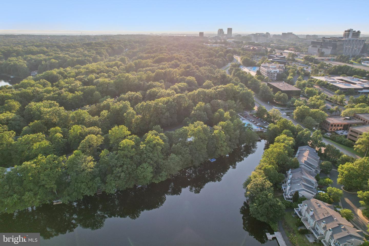 1975 LAKEPORT WAY, RESTON, Virginia 20191, 3 Bedrooms Bedrooms, ,3 BathroomsBathrooms,Residential,For sale,1975 LAKEPORT WAY,VAFX2253994 MLS # VAFX2253994
