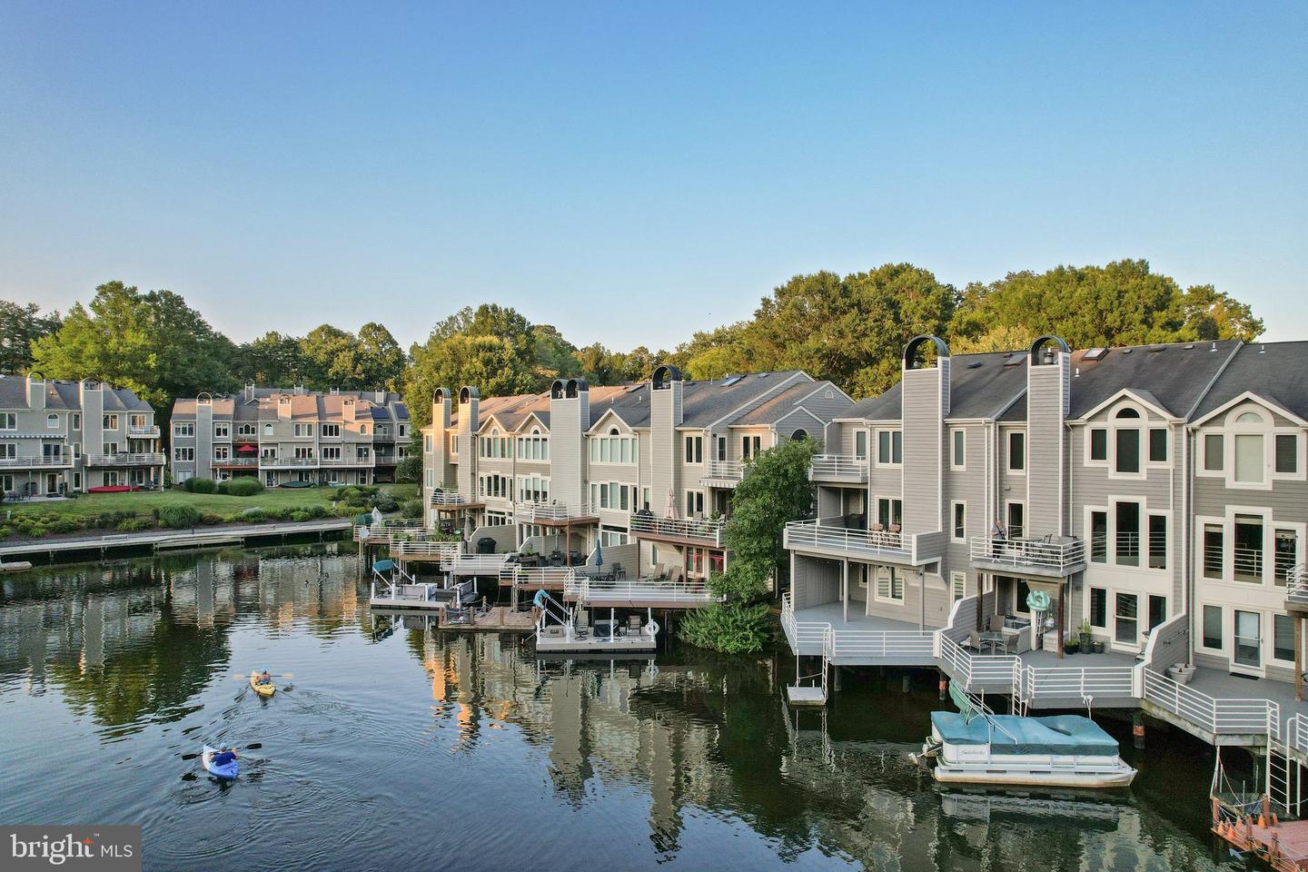 1975 LAKEPORT WAY, RESTON, Virginia 20191, 3 Bedrooms Bedrooms, ,3 BathroomsBathrooms,Residential,For sale,1975 LAKEPORT WAY,VAFX2253994 MLS # VAFX2253994