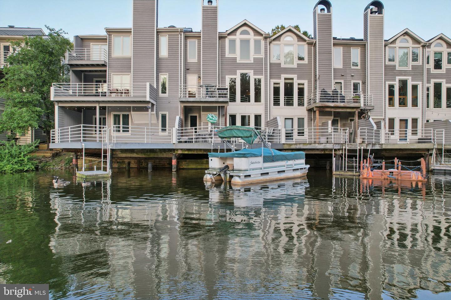 1975 LAKEPORT WAY, RESTON, Virginia 20191, 3 Bedrooms Bedrooms, ,3 BathroomsBathrooms,Residential,For sale,1975 LAKEPORT WAY,VAFX2253994 MLS # VAFX2253994