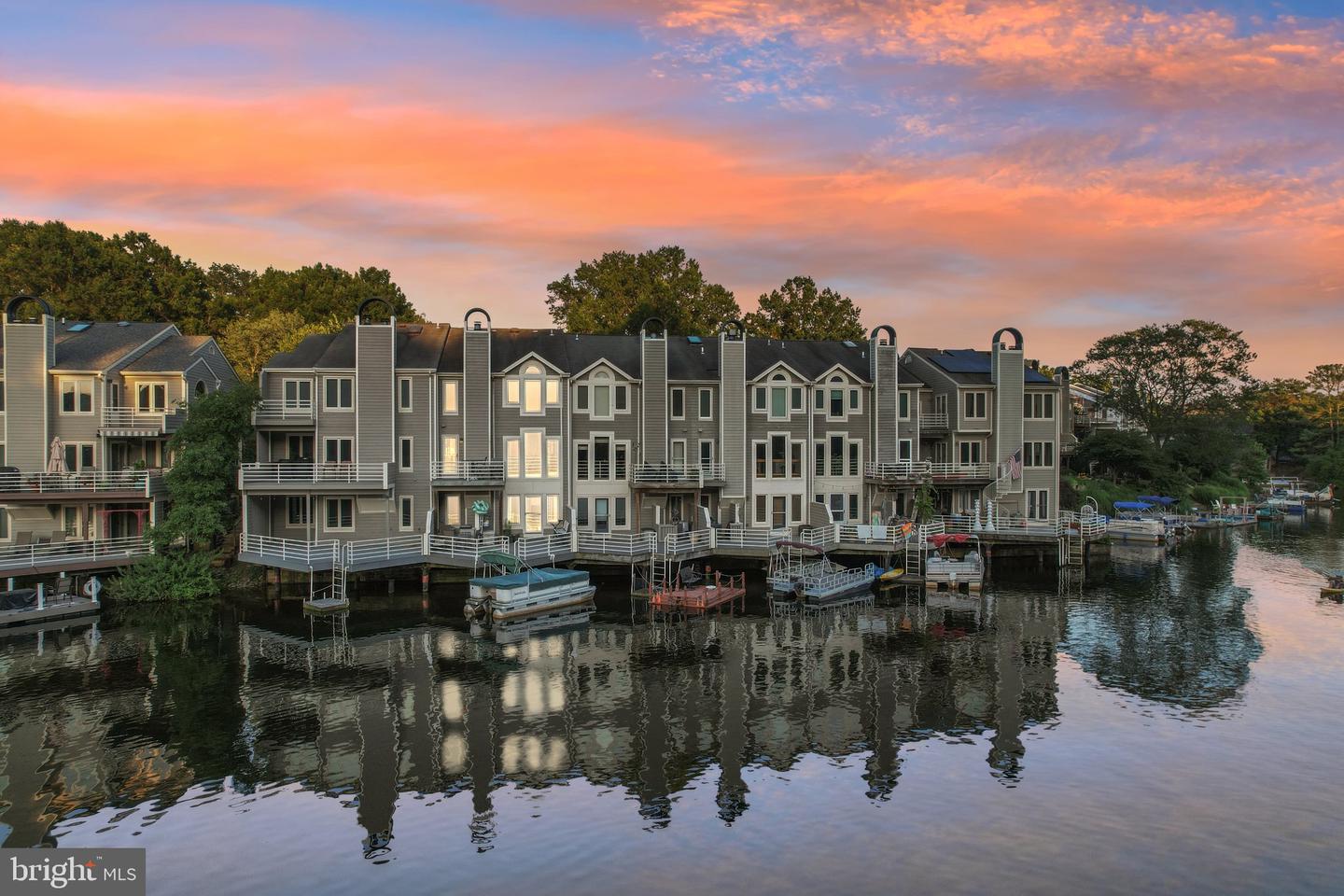 1975 LAKEPORT WAY, RESTON, Virginia 20191, 3 Bedrooms Bedrooms, ,3 BathroomsBathrooms,Residential,For sale,1975 LAKEPORT WAY,VAFX2253994 MLS # VAFX2253994