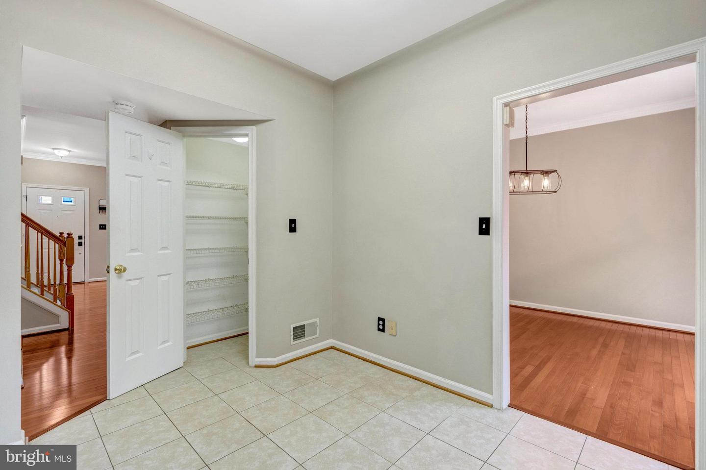 6882 RIDGE WATER CT, CENTREVILLE, Virginia 20121, 3 Bedrooms Bedrooms, ,3 BathroomsBathrooms,Residential,For sale,6882 RIDGE WATER CT,VAFX2254236 MLS # VAFX2254236