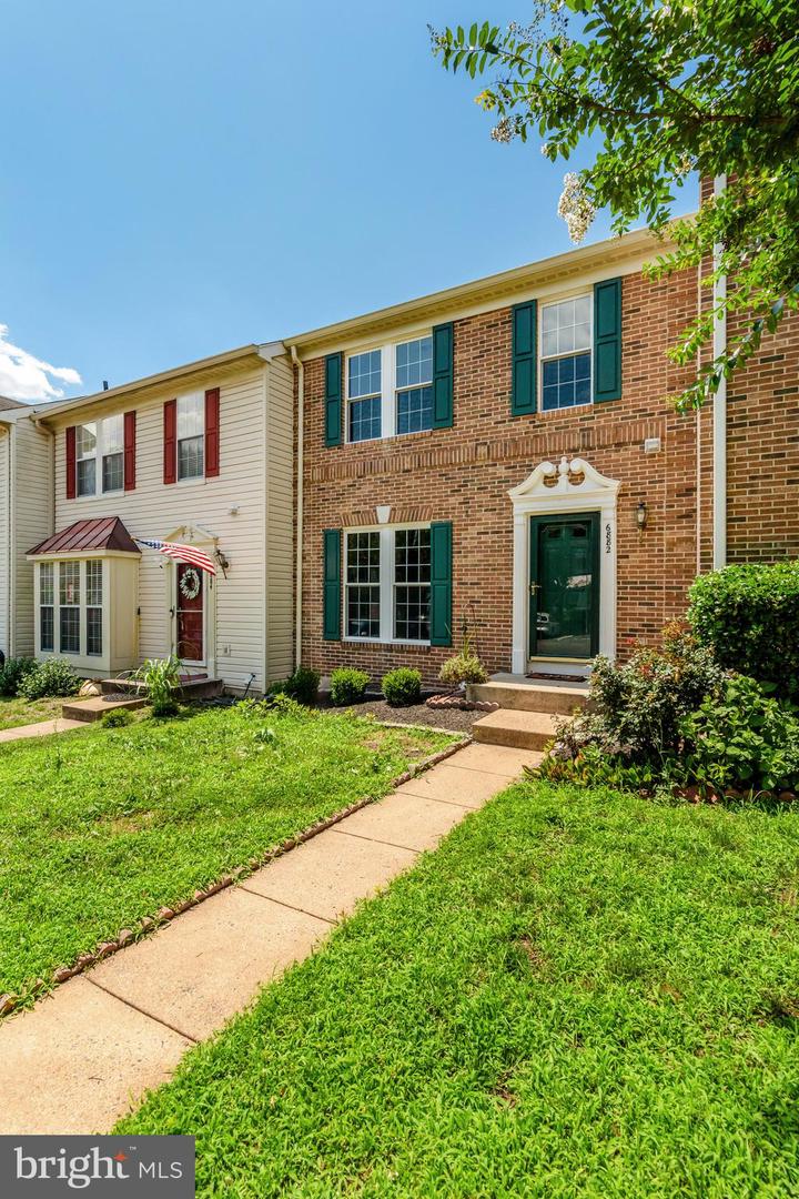 6882 RIDGE WATER CT, CENTREVILLE, Virginia 20121, 3 Bedrooms Bedrooms, ,3 BathroomsBathrooms,Residential,For sale,6882 RIDGE WATER CT,VAFX2254236 MLS # VAFX2254236