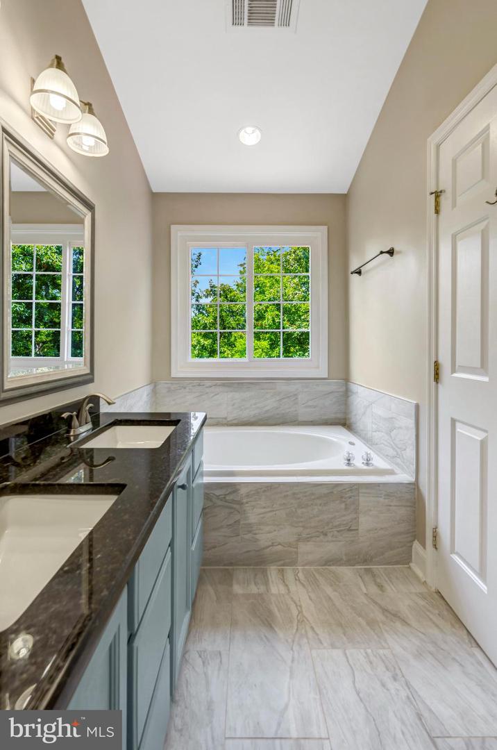 6882 RIDGE WATER CT, CENTREVILLE, Virginia 20121, 3 Bedrooms Bedrooms, ,3 BathroomsBathrooms,Residential,For sale,6882 RIDGE WATER CT,VAFX2254236 MLS # VAFX2254236