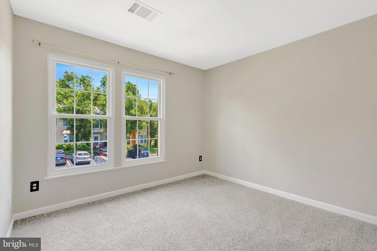 6882 RIDGE WATER CT, CENTREVILLE, Virginia 20121, 3 Bedrooms Bedrooms, ,3 BathroomsBathrooms,Residential,For sale,6882 RIDGE WATER CT,VAFX2254236 MLS # VAFX2254236
