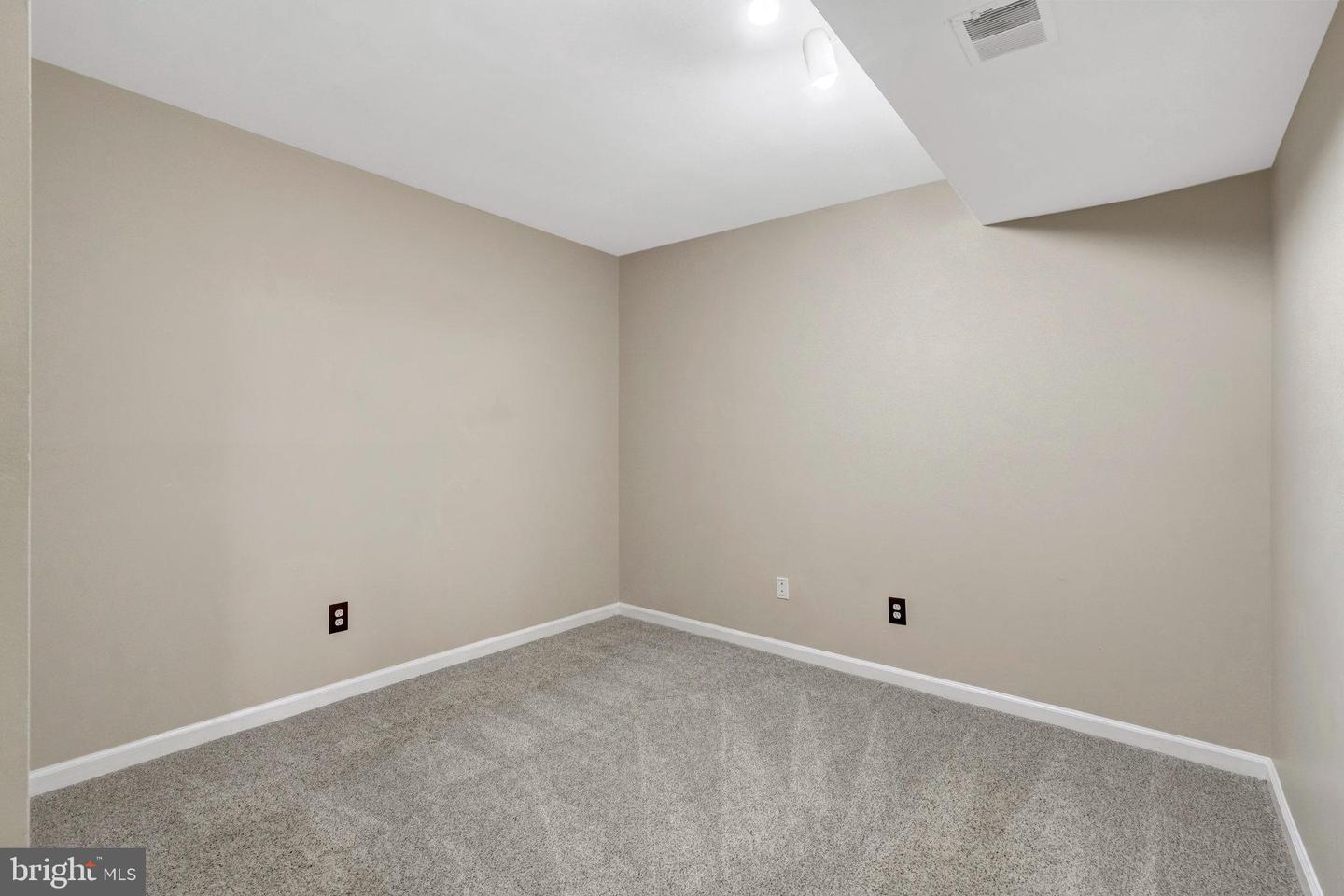 6882 RIDGE WATER CT, CENTREVILLE, Virginia 20121, 3 Bedrooms Bedrooms, ,3 BathroomsBathrooms,Residential,For sale,6882 RIDGE WATER CT,VAFX2254236 MLS # VAFX2254236