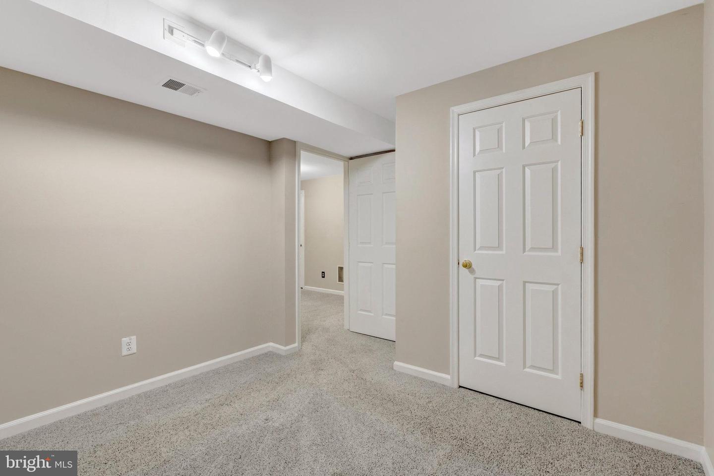 6882 RIDGE WATER CT, CENTREVILLE, Virginia 20121, 3 Bedrooms Bedrooms, ,3 BathroomsBathrooms,Residential,For sale,6882 RIDGE WATER CT,VAFX2254236 MLS # VAFX2254236