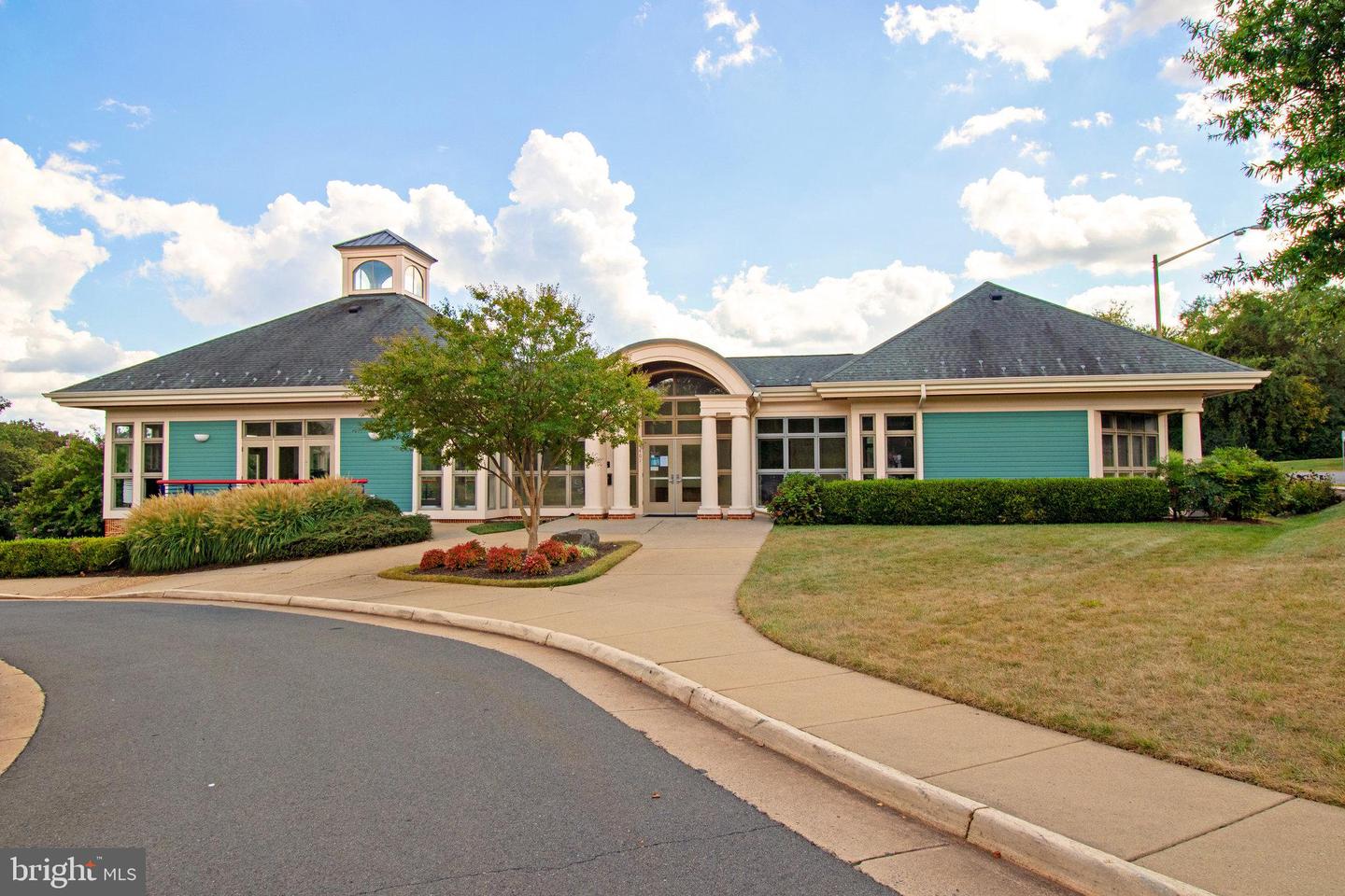 6882 RIDGE WATER CT, CENTREVILLE, Virginia 20121, 3 Bedrooms Bedrooms, ,3 BathroomsBathrooms,Residential,For sale,6882 RIDGE WATER CT,VAFX2254236 MLS # VAFX2254236