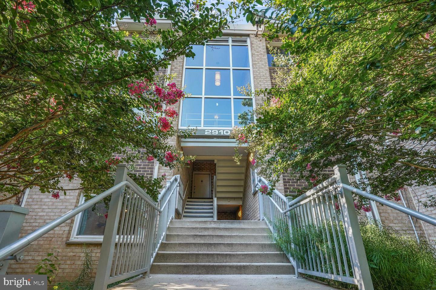 2910 KINGS CHAPEL RD #04/15, FALLS CHURCH, Virginia 22042, 2 Bedrooms Bedrooms, 3 Rooms Rooms,1 BathroomBathrooms,Residential,For sale,2910 KINGS CHAPEL RD #04/15,VAFX2254272 MLS # VAFX2254272