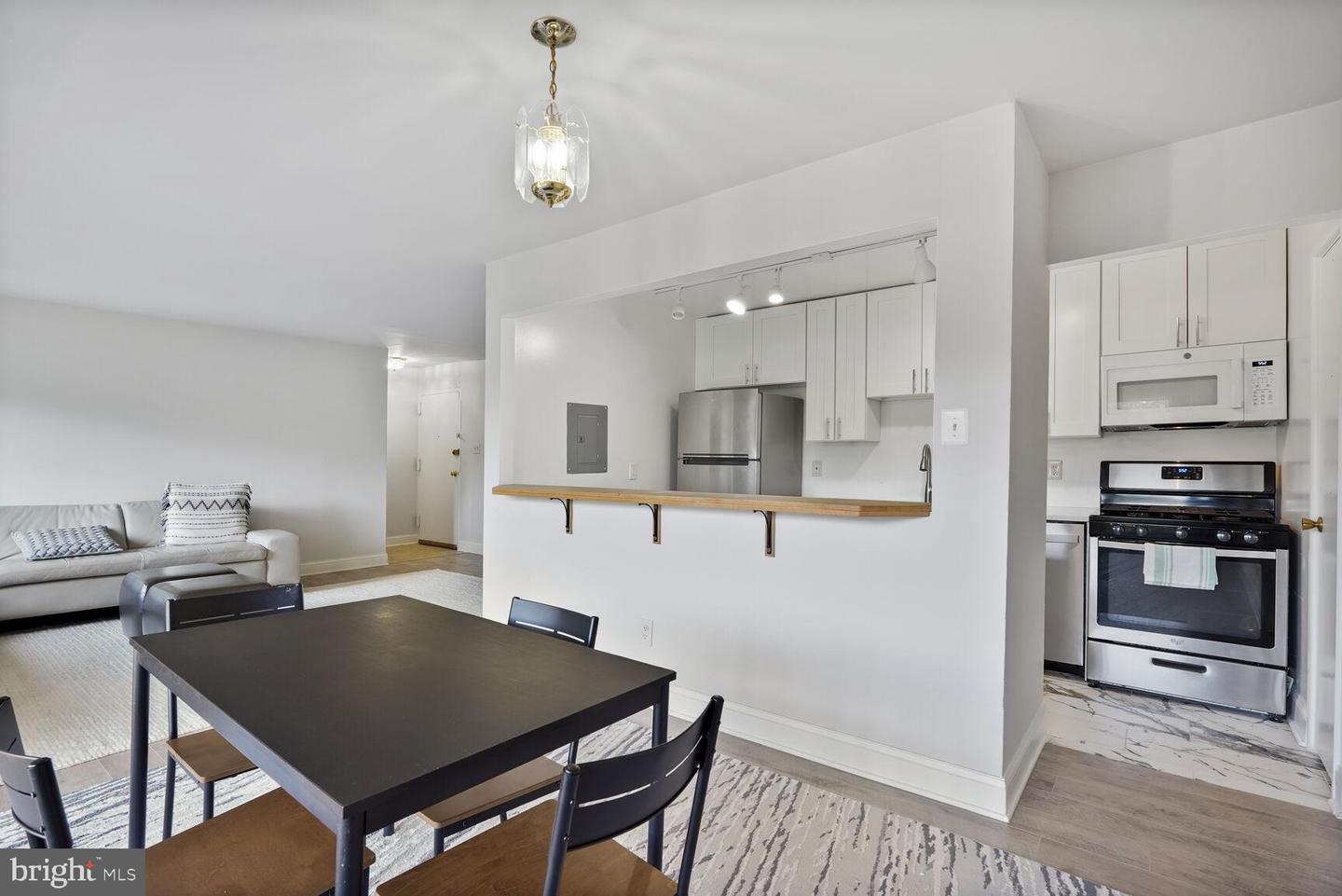 2910 KINGS CHAPEL RD #04/15, FALLS CHURCH, Virginia 22042, 2 Bedrooms Bedrooms, 3 Rooms Rooms,1 BathroomBathrooms,Residential,For sale,2910 KINGS CHAPEL RD #04/15,VAFX2254272 MLS # VAFX2254272