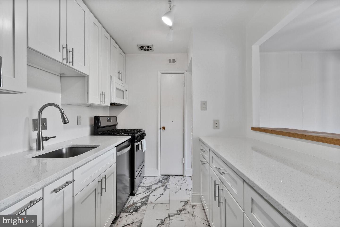 2910 KINGS CHAPEL RD #04/15, FALLS CHURCH, Virginia 22042, 2 Bedrooms Bedrooms, 3 Rooms Rooms,1 BathroomBathrooms,Residential,For sale,2910 KINGS CHAPEL RD #04/15,VAFX2254272 MLS # VAFX2254272