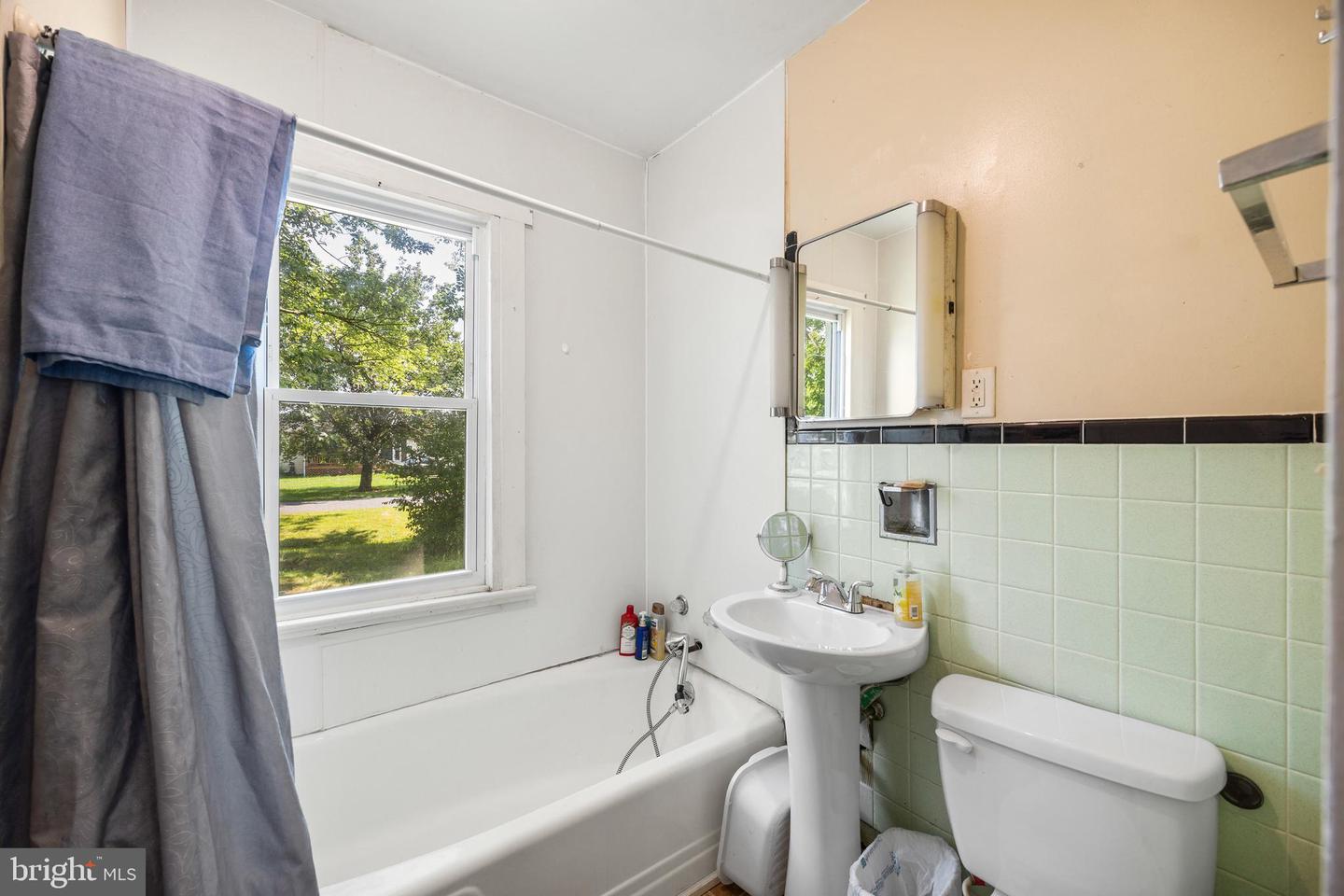 263 SECOND AVE, MOUNT JACKSON, Virginia 22842, 3 Bedrooms Bedrooms, ,2 BathroomsBathrooms,Residential,For sale,263 SECOND AVE,VASH2011944 MLS # VASH2011944