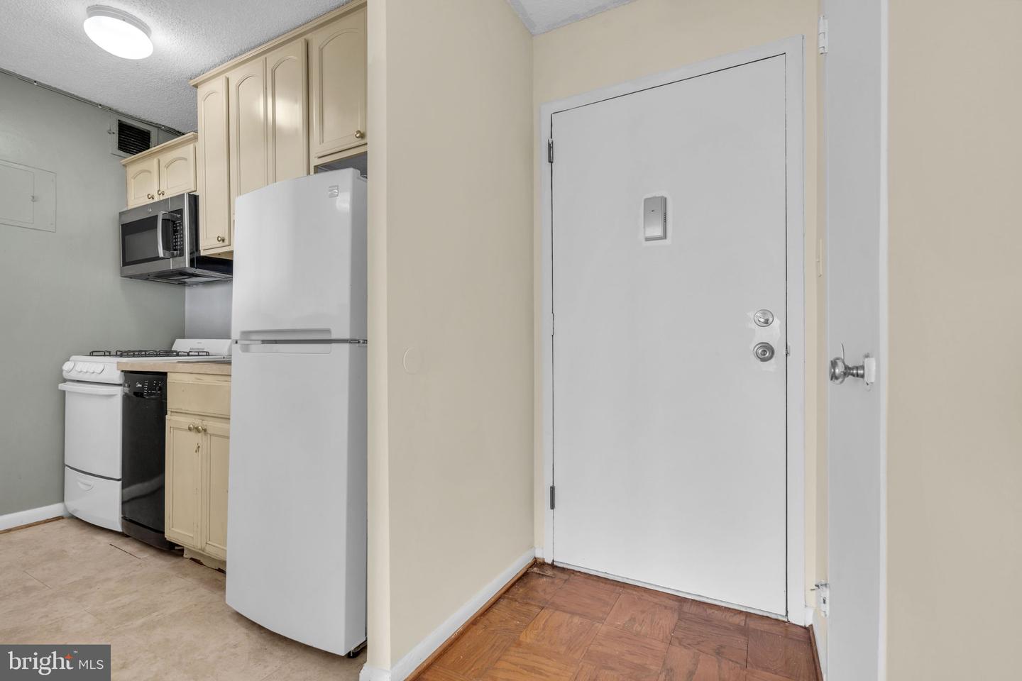 2500 N VAN DORN ST #1409, ALEXANDRIA, Virginia 22302, 1 Bedroom Bedrooms, ,1 BathroomBathrooms,Residential,For sale,2500 N VAN DORN ST #1409,VAAX2047288 MLS # VAAX2047288