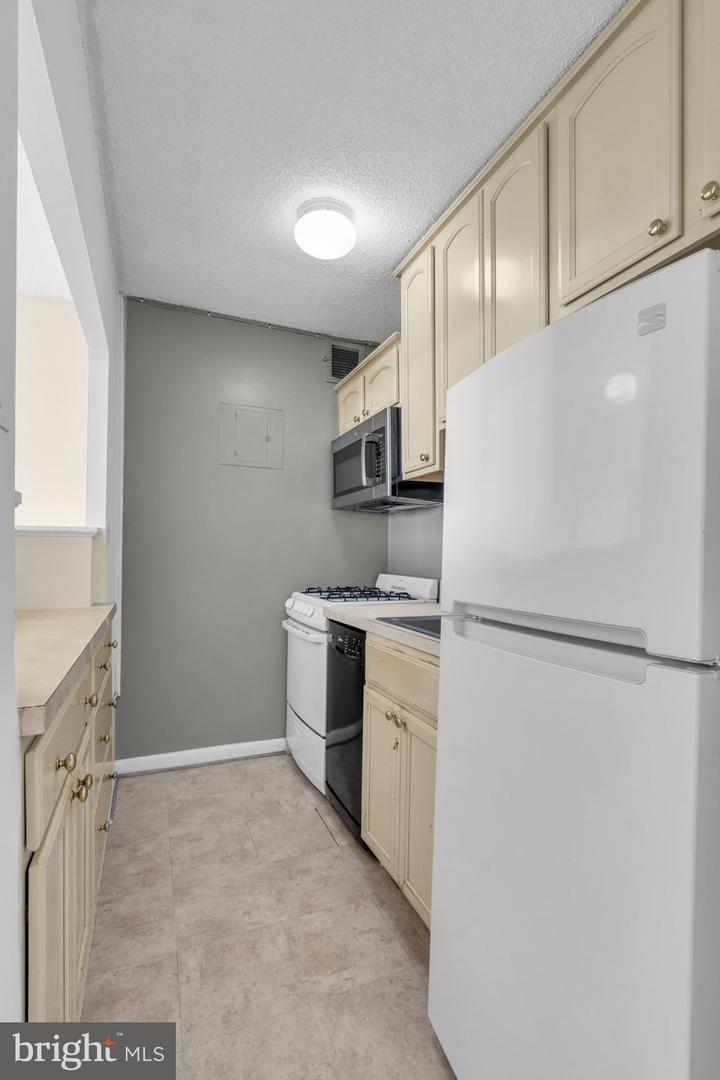 2500 N VAN DORN ST #1409, ALEXANDRIA, Virginia 22302, 1 Bedroom Bedrooms, ,1 BathroomBathrooms,Residential,For sale,2500 N VAN DORN ST #1409,VAAX2047288 MLS # VAAX2047288