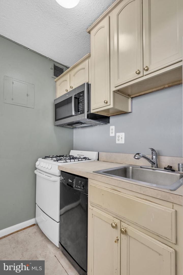 2500 N VAN DORN ST #1409, ALEXANDRIA, Virginia 22302, 1 Bedroom Bedrooms, ,1 BathroomBathrooms,Residential,For sale,2500 N VAN DORN ST #1409,VAAX2047288 MLS # VAAX2047288