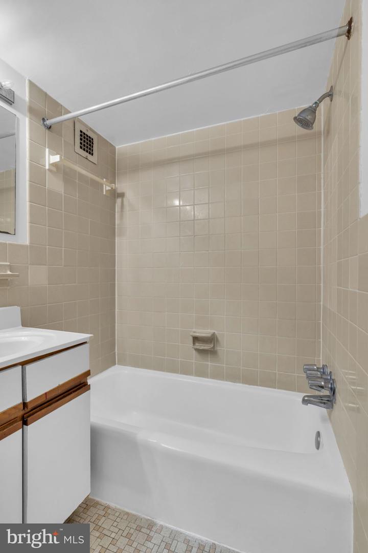 2500 N VAN DORN ST #1409, ALEXANDRIA, Virginia 22302, 1 Bedroom Bedrooms, ,1 BathroomBathrooms,Residential,For sale,2500 N VAN DORN ST #1409,VAAX2047288 MLS # VAAX2047288