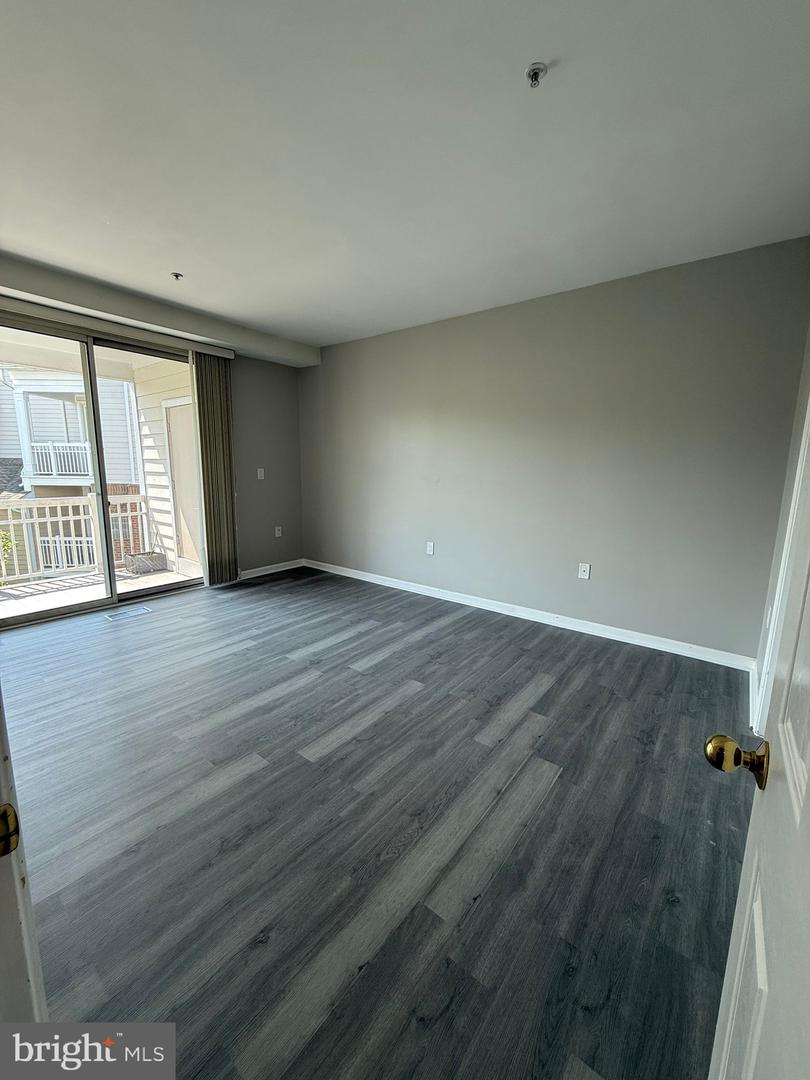 2203 WESTCOURT LN #304, HERNDON, Virginia 20170, 2 Bedrooms Bedrooms, ,2 BathroomsBathrooms,Residential,For sale,2203 WESTCOURT LN #304,VAFX2254302 MLS # VAFX2254302