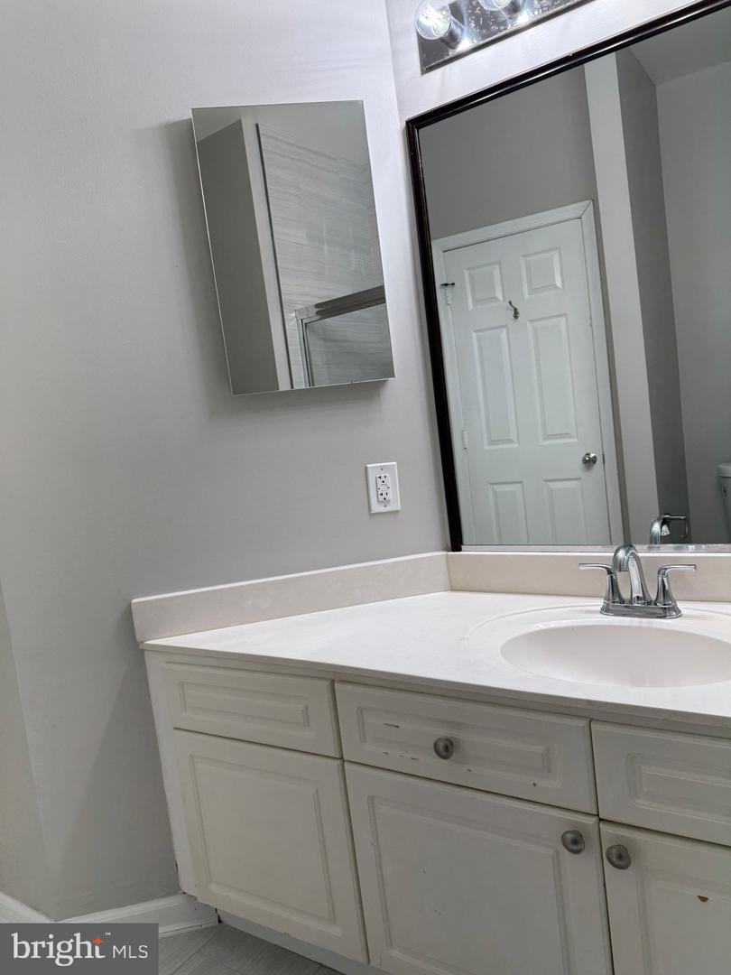 2203 WESTCOURT LN #304, HERNDON, Virginia 20170, 2 Bedrooms Bedrooms, ,2 BathroomsBathrooms,Residential,For sale,2203 WESTCOURT LN #304,VAFX2254302 MLS # VAFX2254302
