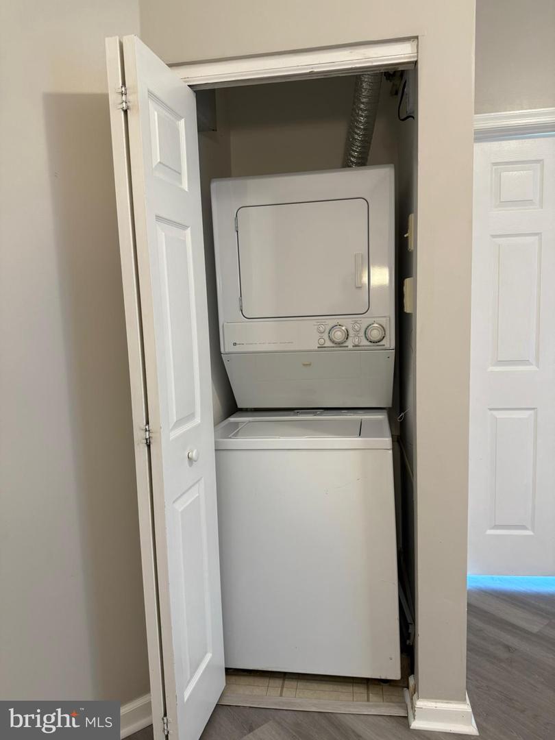 2203 WESTCOURT LN #304, HERNDON, Virginia 20170, 2 Bedrooms Bedrooms, ,2 BathroomsBathrooms,Residential,For sale,2203 WESTCOURT LN #304,VAFX2254302 MLS # VAFX2254302