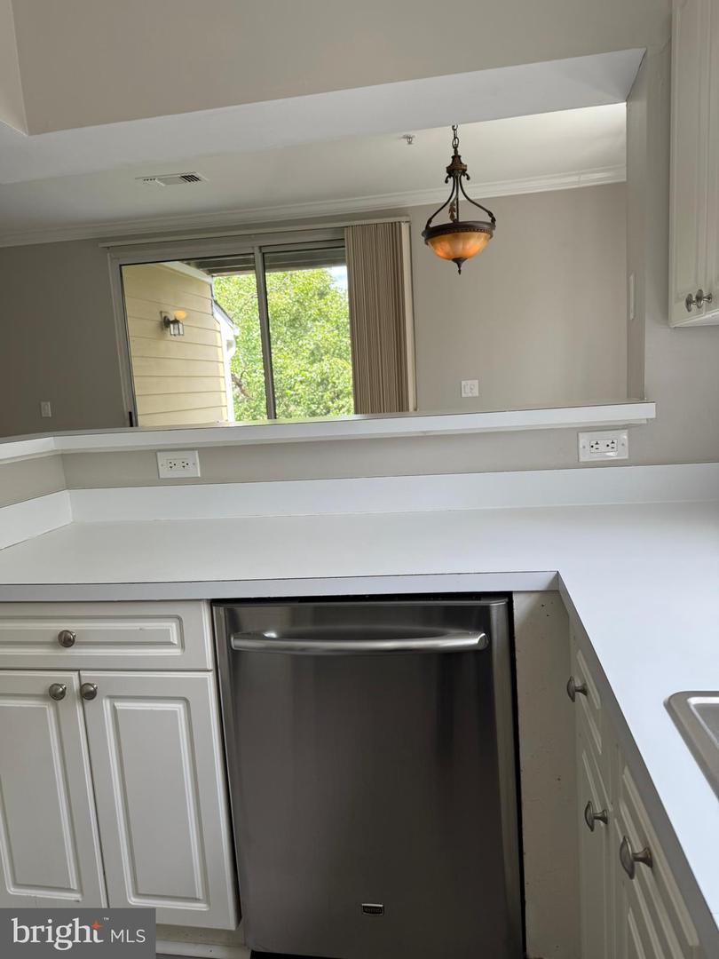 2203 WESTCOURT LN #304, HERNDON, Virginia 20170, 2 Bedrooms Bedrooms, ,2 BathroomsBathrooms,Residential,For sale,2203 WESTCOURT LN #304,VAFX2254302 MLS # VAFX2254302