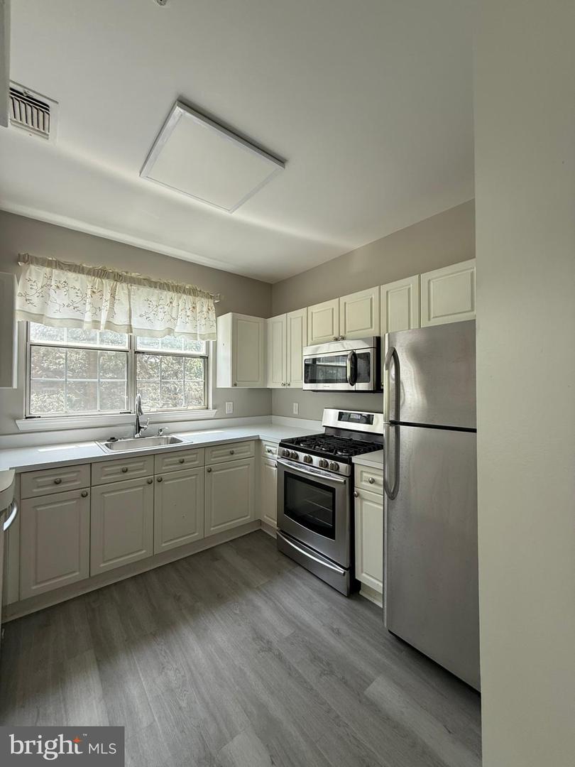 2203 WESTCOURT LN #304, HERNDON, Virginia 20170, 2 Bedrooms Bedrooms, ,2 BathroomsBathrooms,Residential,For sale,2203 WESTCOURT LN #304,VAFX2254302 MLS # VAFX2254302