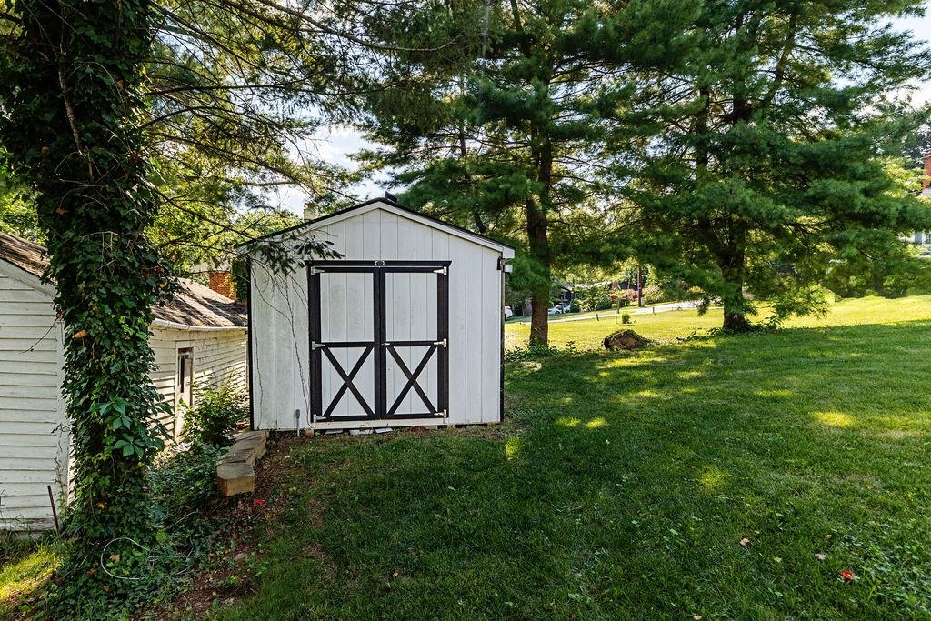112 LEE ST, STAUNTON, Virginia 24401, 4 Bedrooms Bedrooms, ,2 BathroomsBathrooms,Residential,112 LEE ST,666521 MLS # 666521