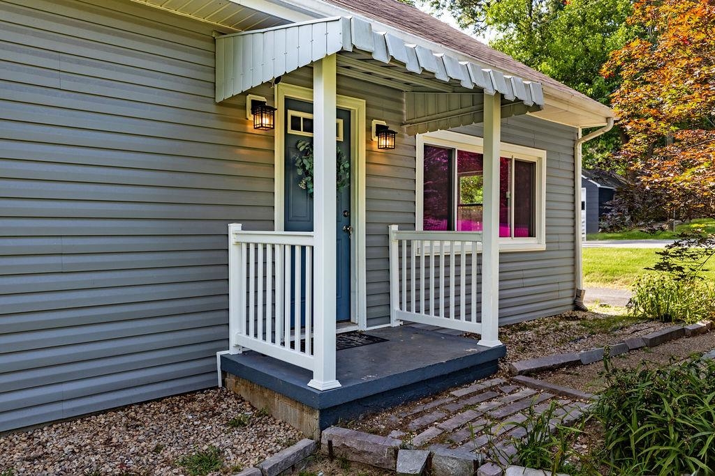 112 LEE ST, STAUNTON, Virginia 24401, 4 Bedrooms Bedrooms, ,2 BathroomsBathrooms,Residential,112 LEE ST,666521 MLS # 666521