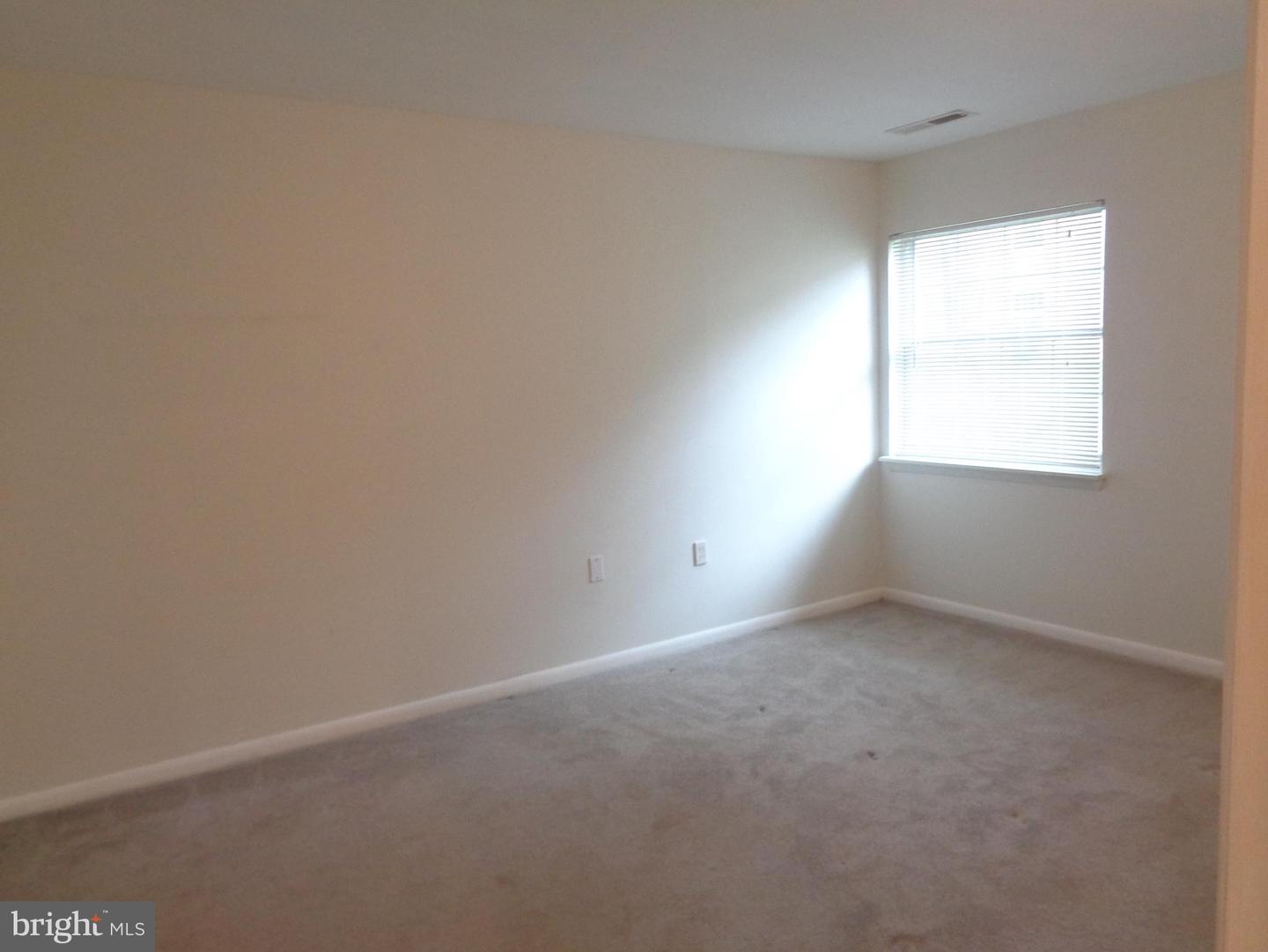 1954 KENNEDY DR #104, MCLEAN, Virginia 22102, 2 Bedrooms Bedrooms, ,1 BathroomBathrooms,Residential,For sale,1954 KENNEDY DR #104,VAFX2238894 MLS # VAFX2238894