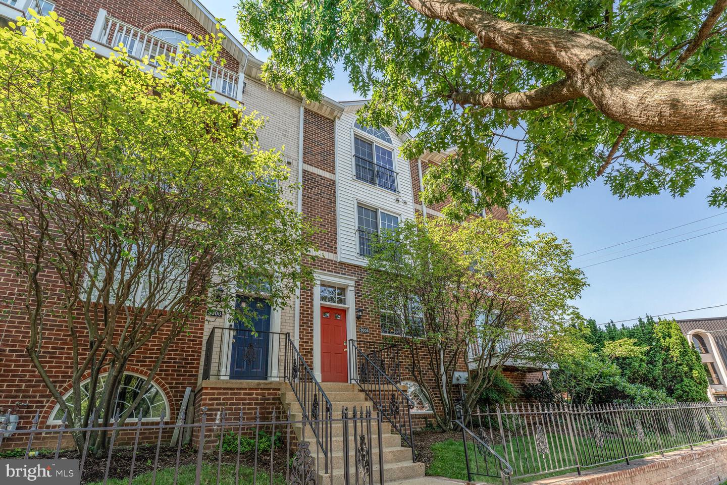 3004 S GLEBE RD, ARLINGTON, Virginia 22206, 3 Bedrooms Bedrooms, ,3 BathroomsBathrooms,Residential,For sale,3004 S GLEBE RD,VAAR2059586 MLS # VAAR2059586