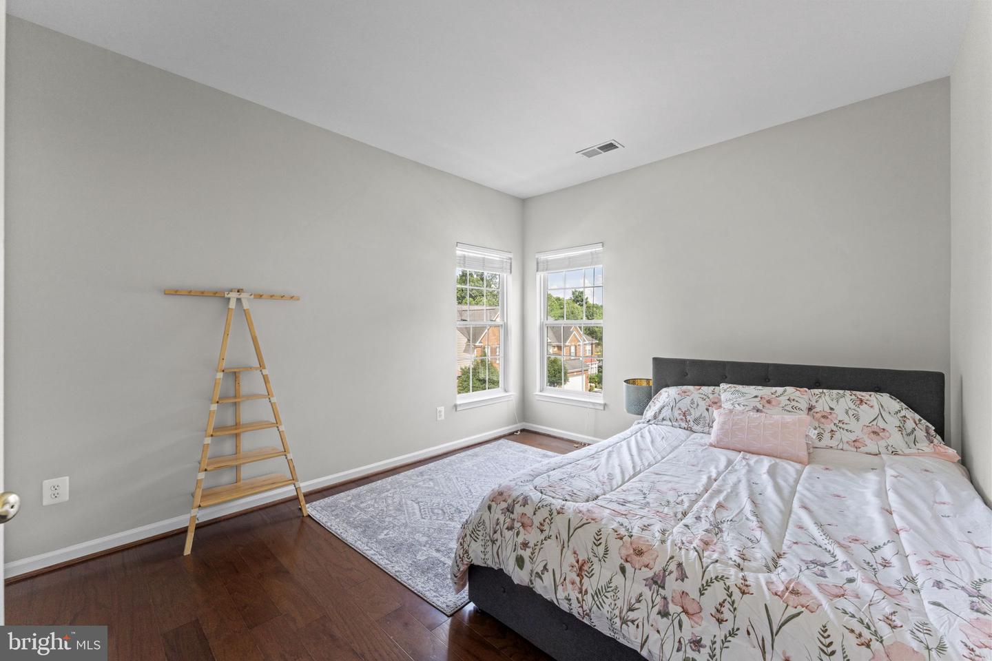 9958 E HILL DR, LORTON, Virginia 22079, 4 Bedrooms Bedrooms, ,3 BathroomsBathrooms,Residential,For sale,9958 E HILL DR,VAFX2249536 MLS # VAFX2249536