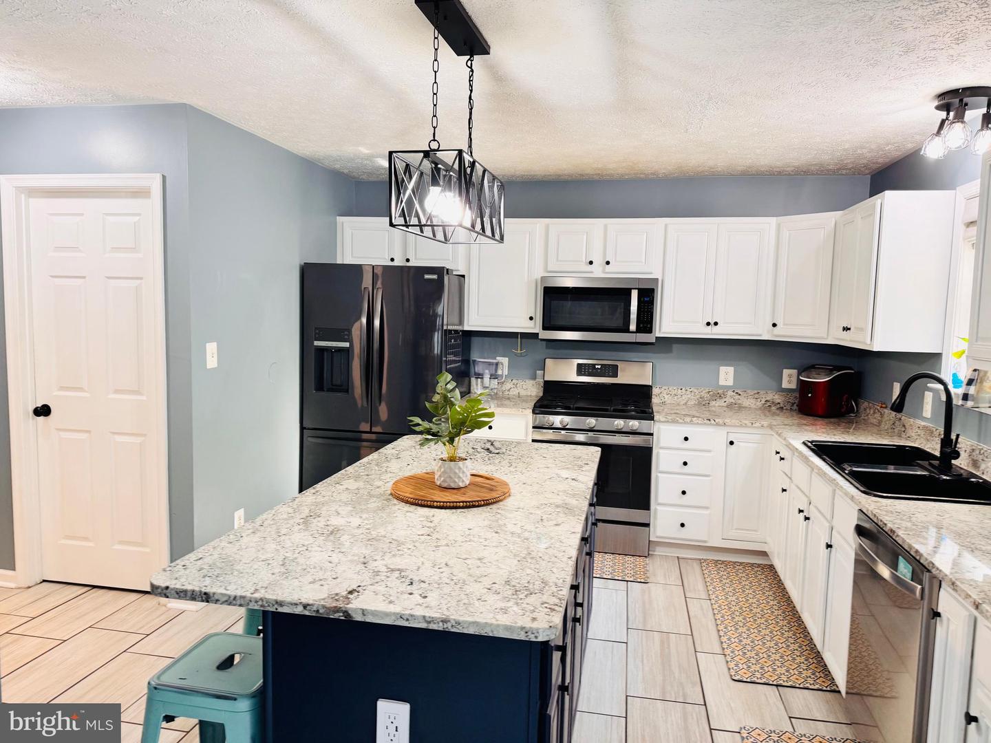 9402 HICKORY HILL DR, FREDERICKSBURG, Virginia 22408, 5 Bedrooms Bedrooms, ,2 BathroomsBathrooms,Residential,For sale,9402 HICKORY HILL DR,VASP2034564 MLS # VASP2034564
