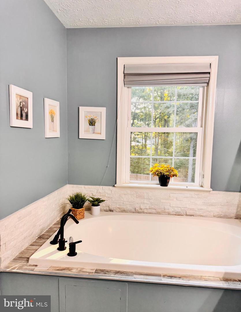 9402 HICKORY HILL DR, FREDERICKSBURG, Virginia 22408, 5 Bedrooms Bedrooms, ,2 BathroomsBathrooms,Residential,For sale,9402 HICKORY HILL DR,VASP2034564 MLS # VASP2034564