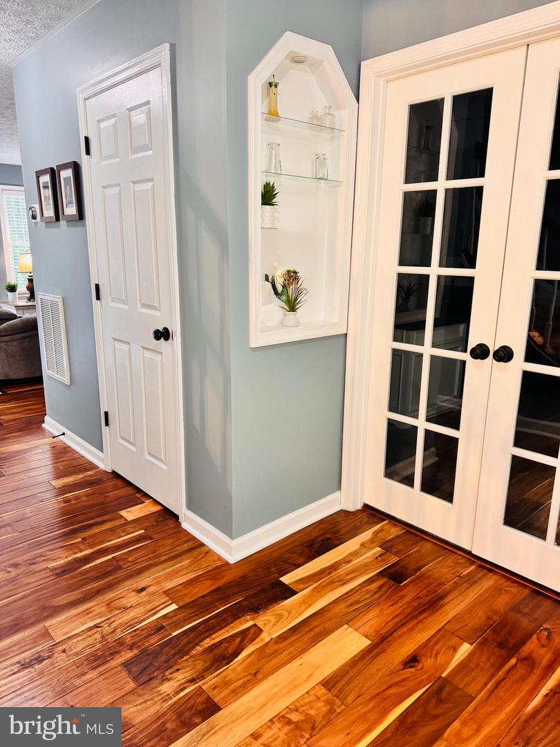 9402 HICKORY HILL DR, FREDERICKSBURG, Virginia 22408, 5 Bedrooms Bedrooms, ,2 BathroomsBathrooms,Residential,For sale,9402 HICKORY HILL DR,VASP2034564 MLS # VASP2034564