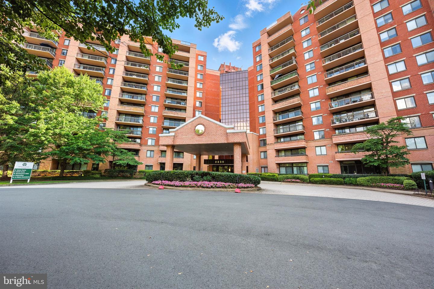 2230 GEORGE C MARSHALL DR #814, FALLS CHURCH, Virginia 22043, 2 Bedrooms Bedrooms, ,2 BathroomsBathrooms,Residential,For sale,2230 GEORGE C MARSHALL DR #814,VAFX2254362 MLS # VAFX2254362