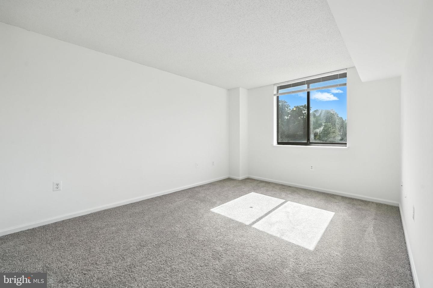 2230 GEORGE C MARSHALL DR #814, FALLS CHURCH, Virginia 22043, 2 Bedrooms Bedrooms, ,2 BathroomsBathrooms,Residential,For sale,2230 GEORGE C MARSHALL DR #814,VAFX2254362 MLS # VAFX2254362