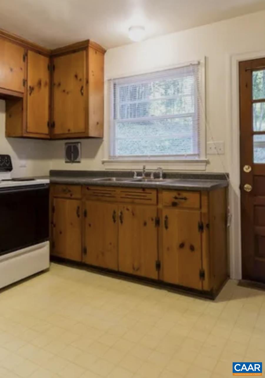 821 CABELL AVE, CHARLOTTESVILLE, Virginia 22903, ,Residential,821 CABELL AVE,666524 MLS # 666524